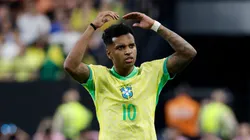 Jogador foi titular em jogos da Seleção Brasileira. Kevork Djansezian/Getty Images.