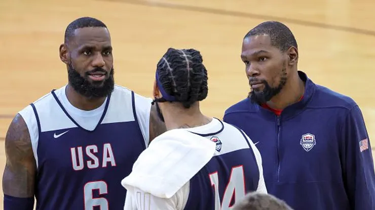 LeBron James, Anthony Davis e Kevin Durant em treinamento do Dream Team