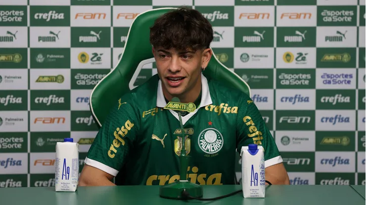 O jogador Agustín Giay é apresentado como mais novo atleta da SE Palmeiras, na Academia de Futebol. (Foto: Cesar Greco/Palmeiras/by Canon)