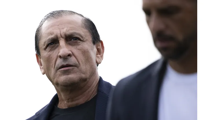 Ramón Díaz aprovou a indicação de João Schmidt no Corinthians, volante alvo desde os tempos de Vasco