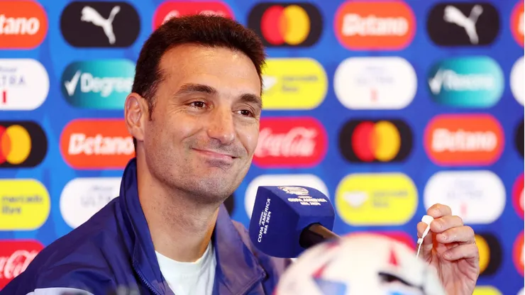 Scaloni em coletiva de imprensa (Foto: Sarah Stier/Getty Images)