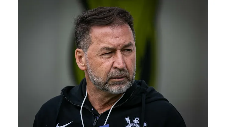 Augusto Melo terá de reverter crise no Corinthians.