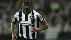 Alexander Barboza é titular da defesa do Fogão comandado por Artur Jorge