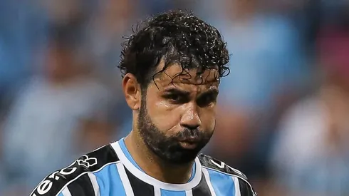 Diego Costa em ação durante jogo contra o Huachipato. Centrovante pode voltar nas oitavas da Libertadores.