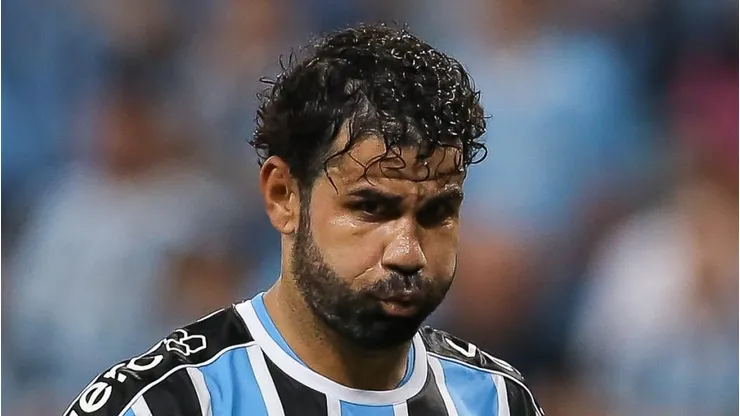 Diego Costa em ação durante jogo contra o Huachipato. Centrovante pode voltar nas oitavas da Libertadores.