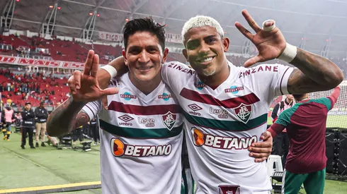 John Kennedy (à direita) tem interesse do Toluca, do México, para o restante do ano