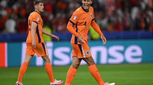 Holanda e Inglaterra lutam por vaga na final.