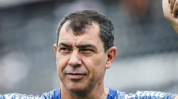 Fábio Carille antes de jogo da Série B. Treinador deve permanecer na Vila Belmiro.