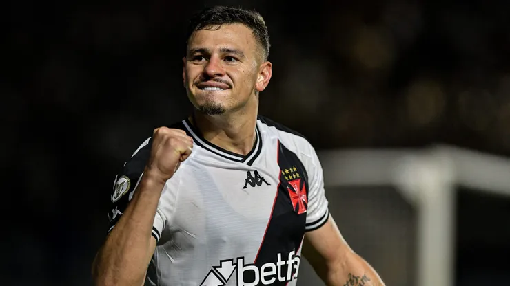 Hugo Moura jogador do Vasco comemora gol durante partida contra o Fortaleza pelo Brasileirão 2024. Foto: Thiago Ribeiro/AGIF