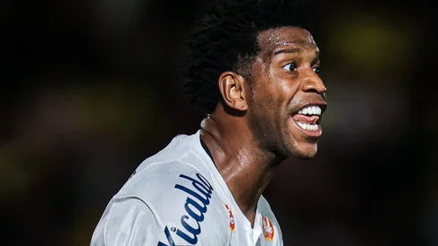 Gil foi um dos líderes do elenco do Peixe que conversou com Carille por permanência na Vila