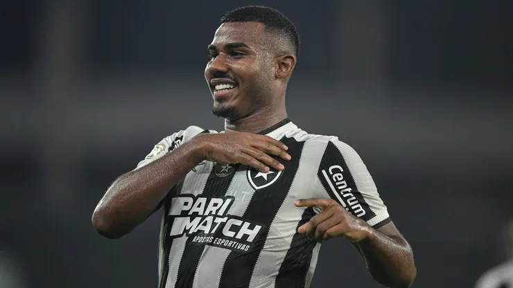 Botafogo se isola como time com mais gols de fora da área do Campeonato Brasileiro. Foto: Thiago Ribeiro/AGIF