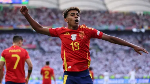 Espanha e França duelam pela semifinal da Eurocopa.