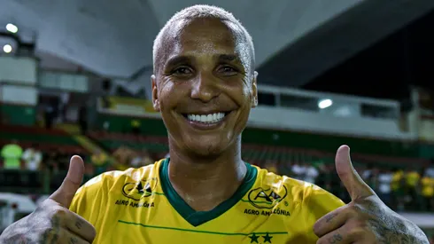 Deyverson comemorando vitória após partida entre Portuguesa-RJ e Cuiabá, no Estádio Luso Brasileiro, pela Copa Do Brasil, no dia 12/03/2024.