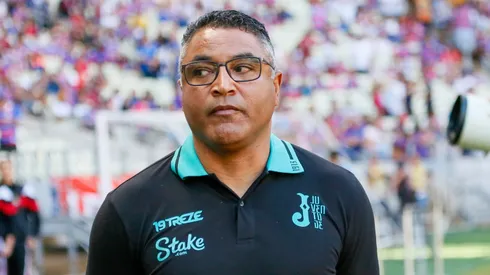 Roger Machado, técnico do Juventude, durante partida contra o Fortaleza no estádio Castelão pelo Brasileirão Série A 2024 - Foto: Baggio Rodrigues/AGIF