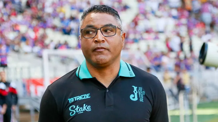 Roger Machado, técnico do Juventude, durante partida contra o Fortaleza no estádio Castelão pelo Brasileirão Série A 2024 - Foto: Baggio Rodrigues/AGIF