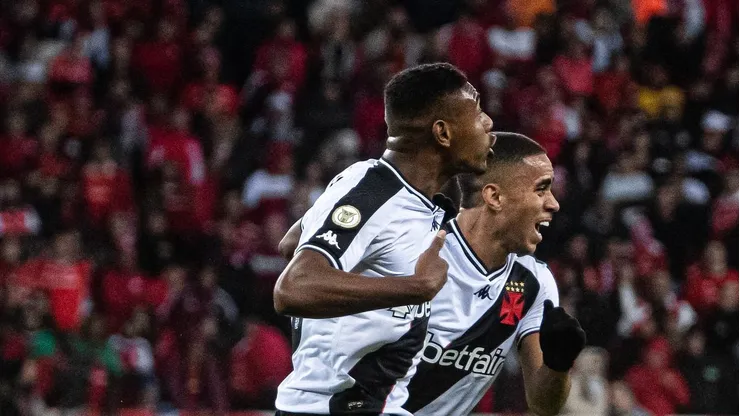 Lyncon comemorando o segundo gol do Vasco contra o Internacional Foto: Vasco da Gama