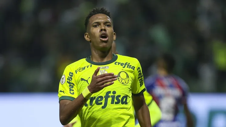 Estêvão, atacante do Palmeiras comemora gol contra o Bahia. Foto: Ricardo Moreira/Getty Images.