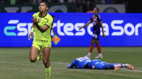Rony jogador do Palmeiras comemora seu gol durante partida contra o Bahia . Foto: Marcello Zambrana/AGIF