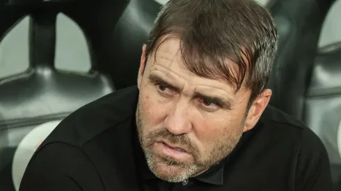 Eduardo Coudet durante partida contra o Athletico-PR. Treinador não agrada os torcedores.
