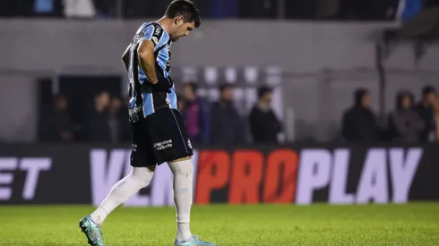 Jogador do Grêmio em partida do Brasileirão. (Foto de Pedro H. Tesch/Getty Images)