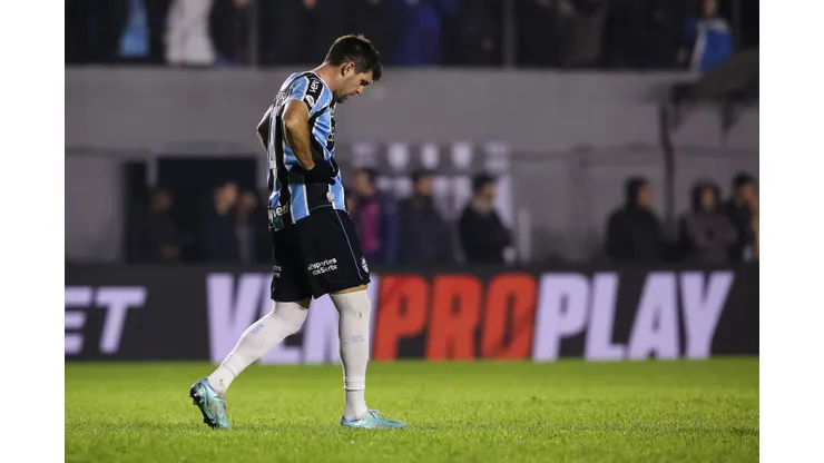 Jogador do Grêmio em partida do Brasileirão. (Foto de Pedro H. Tesch/Getty Images)