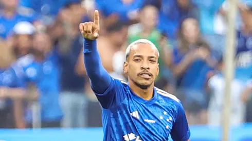 Matheus Pereira comemorando gol marcado contra o Corinthians