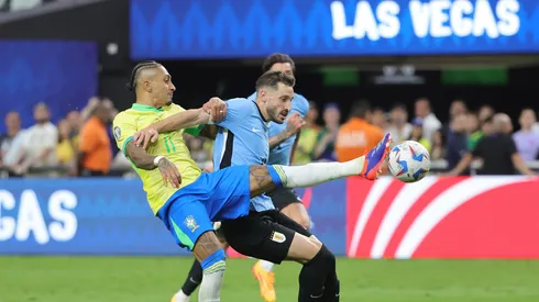 Viña sai machucado e preocupa Flamengo. Foto: Candice Ward/Getty Images