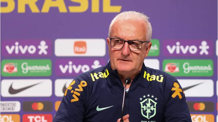 Dorival Júnior em coletiva de imprensa (Foto: Lucas Figueiredo/Getty Images)