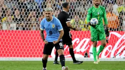 Giorgian De Arrascaeta do Uruguai comemora pênalti convertido na Copa América. (Foto de Ethan Miller/Getty Images)