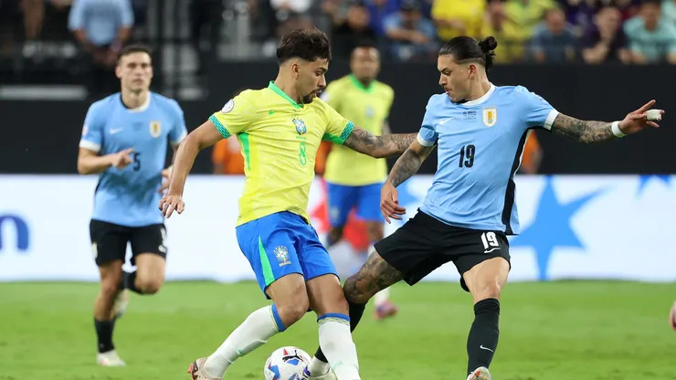 Meio-campista durante a partida contra o Uruguai. Photo by Ian Maule/Getty Images