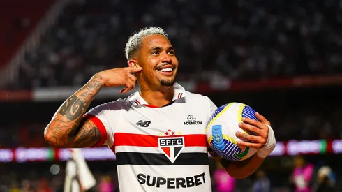 Luciano comemorando gol do São Paulo
