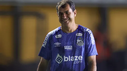 Foto: Pedro Zacchi/AGIF - Carille tomou decisão de ficar no Santos