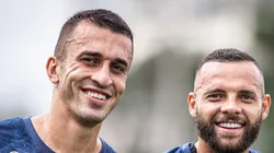 João Schmidt e Guilherme durante treino. Volante interessa ao Timão. Foto: Raul Baretta/ Santos FC.