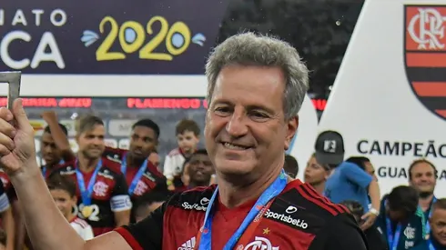 Rodolfo Landim comemora título pelo Mengão. Dirigente define condição para liberar atacante.