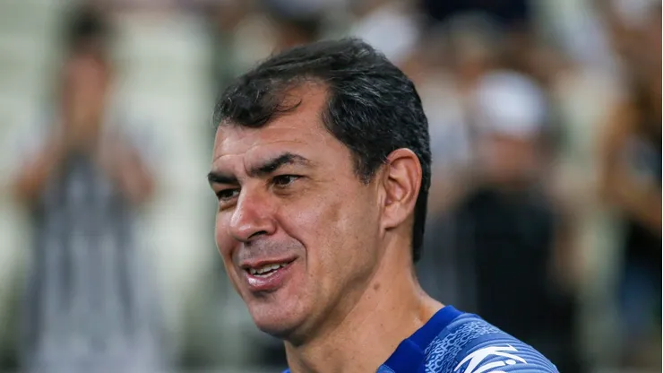Fábio Carille durante partida contra o Ceará. Treinador está de saida do Peixe.