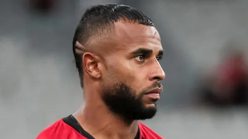 Alex Santana em ação com a camisa do CAP. Foto: Robson Mafra/AGIF