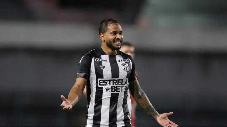 Lourenço em ação pelo Vozão na Série B. Foto: Marlon Costa/AGIF