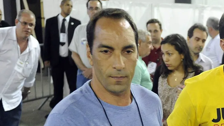 Edmundo crava a chegada de novo reforço em São Januário