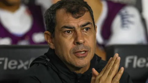 Fábio Carille durante partida entre Santos e Chapecoense, na Vila Belmiro, pela Série B do Campeonato Brasileiro, no dia 01/07/2024.