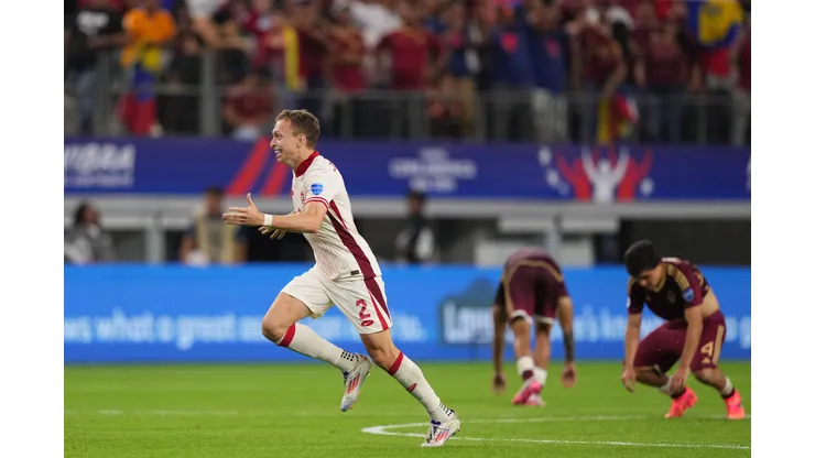 Alistair Johnston do Canada comemorando na Copa América. (Photo by Sam Hodde/Getty Images)