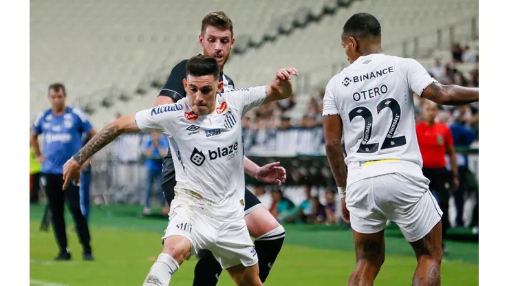CE - FORTALEZA - 05/07/2024 - BRASILEIRO B 2024, CEARA X SANTOS - Escobar jogador do Santos durante partida contra o Ceara no estadio Arena Castelao pelo campeonato Brasileiro B 2024. Foto: Baggio Rodrigues/AGIF