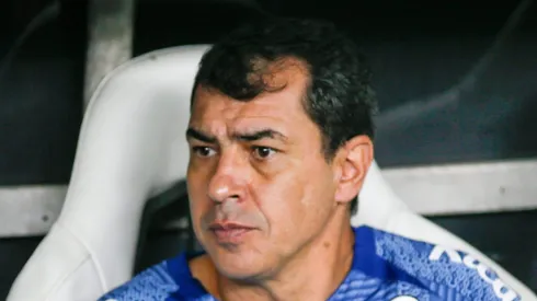 Fábio Carille é criticado por torcedores contra o Ceará.