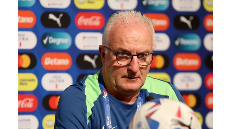 Dorival Júnior tem duelo difícil diante do Uruguai.