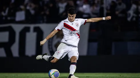 Atlético-GO e Athletico-PR se enfrentam neste domingo (07).