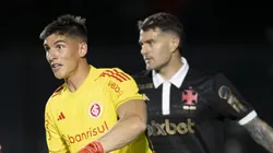 Vegetti e Rochet em partida entre Internacional e Vasco. Foto: Jorge Rodrigues/AGIF