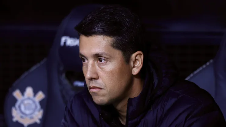 Thiago Carpini analisa partida e aponta Vitória superior ao Corinthians em campo