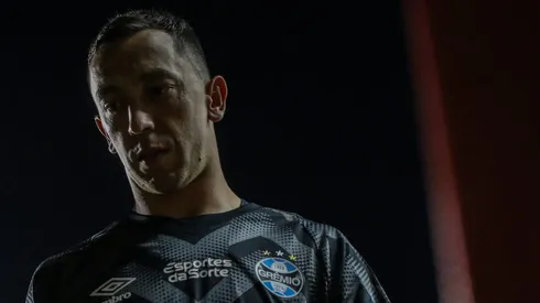 Agustín Marchesín goleiro do Grêmio durante partida contra o Estudiantes no estadio Couto Pereira pelo campeonato Copa Libertadores 2024 - Foto: Leonardo Hubbe/AGIF
