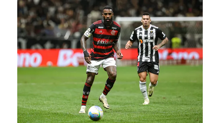 Gerson faz discurso que inflama vestiário rubro-negro.