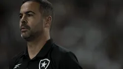 Artur Jorge terá que decidir o futuro de atacante de 21 anos no Botafogo