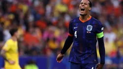 Holanda e Turquia duelam pelas quartas de final.